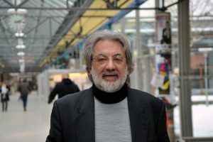 Der Leuphana-Professor hat sich intensiv mit den Verbrechen der 110. Infanterie-Diviion beschäfgt, Ausstellung kuratiert.