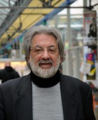 Der Leuphana-Professor hat sich intensiv mit den Verbrechen der 110. Infanterie-Diviion beschäfgt, Ausstellung kuratiert.