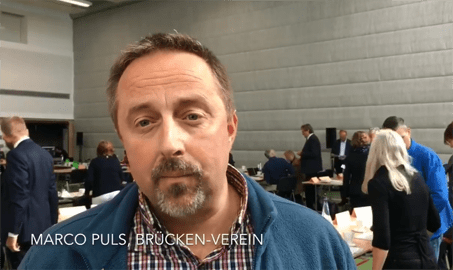 Chef des Fördervereins Brücke bei der Kreistagssitzung.