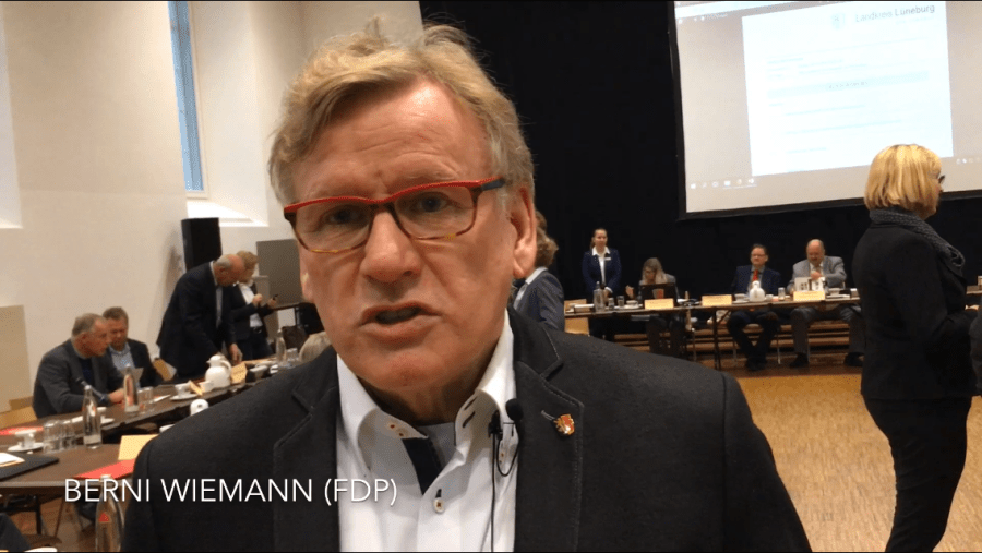 Der Liberale Berni Wiemann kritsiert im Blog.jj, dass bei den Arena-Plänen nicht mit offenen Karten gespielt wird, sondern bei den Kosten Positionen nicht berücksichtigt werden.