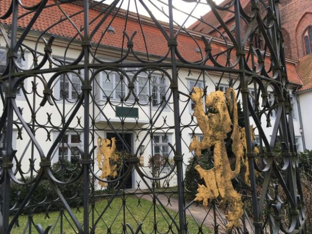 In der Kreisverwaltung auf dem Michaeliskloster werden die Kosten für die Arena neu berechnet. Foto: jj